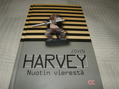 John Harvey Nuotin vierestä
