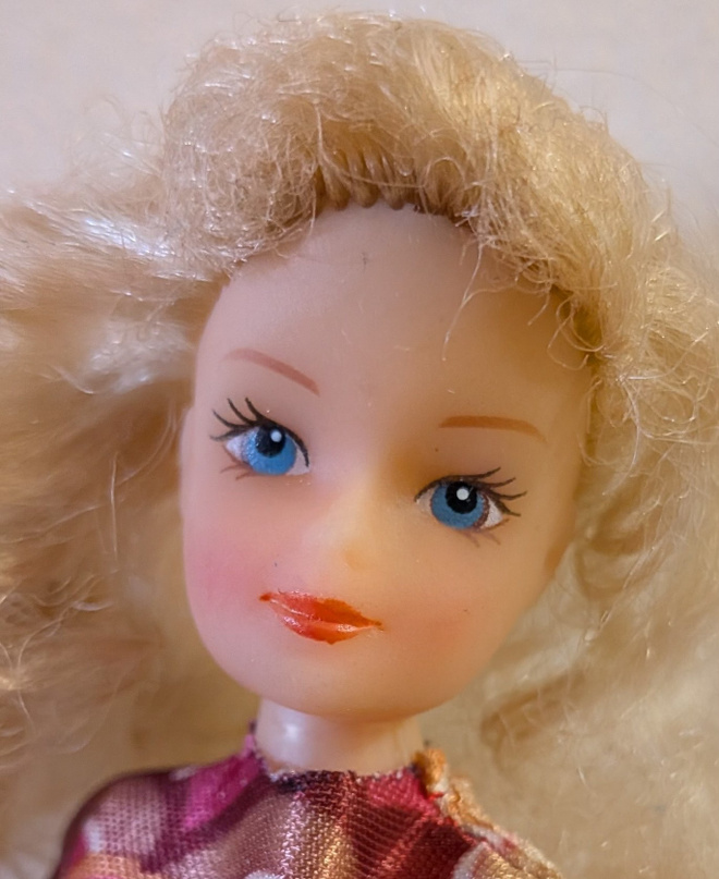 Söötti pikkunukke, Pamela Love