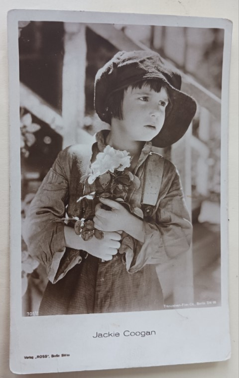 Jackie Coogan - lapsitähti mykkäelokuvissa (Chaplinin poika)