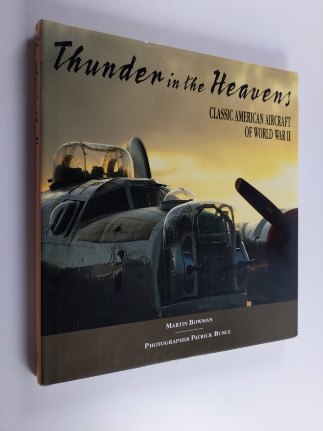 Martin W. Bowman ym. : Thunder in the Heavens - Classic A...
