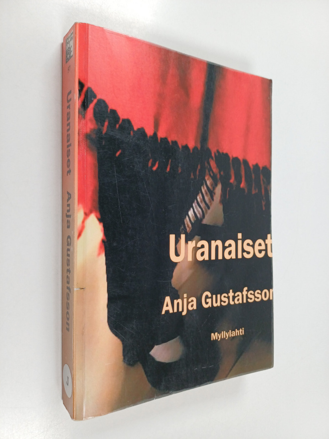 Anja Gustafsson : Uranaiset : jännitysromaani