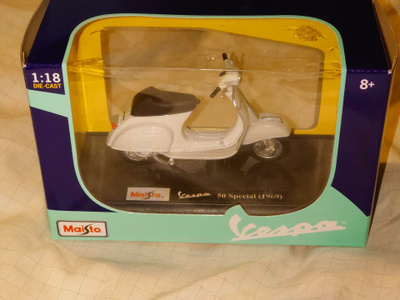 Vespa 50 Special 1/18