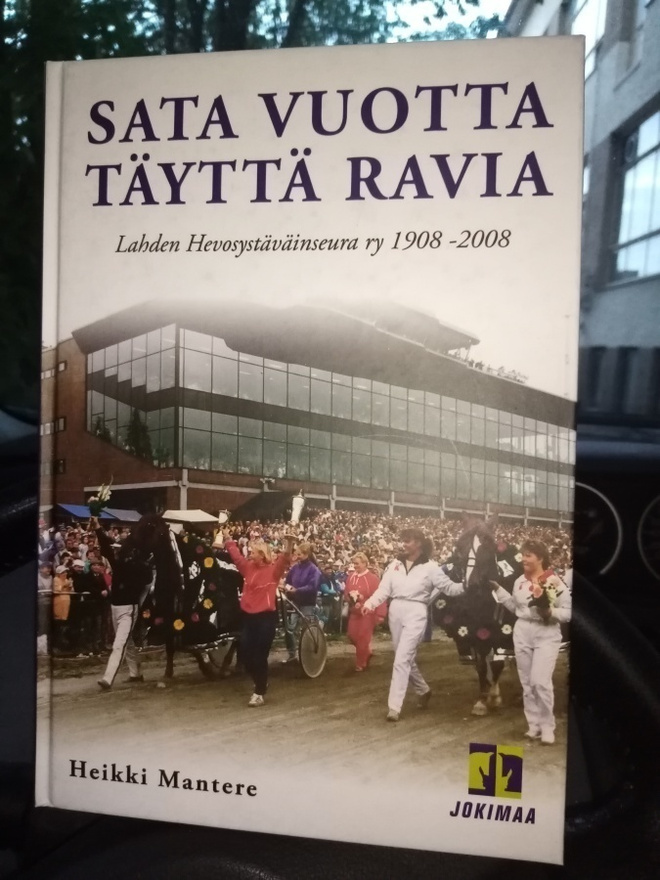 Mantere :  Sata vuotta täyttä ravia ( SIS POSTIKULU)
