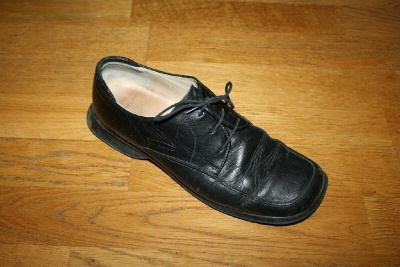 Yellomiles mustat kävelykengät 5.5 (25 cm)