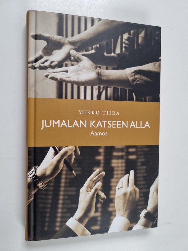 Mikko Tiira : Jumalan katseen alla : Aamos