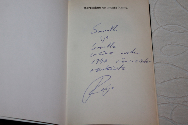 (kirjailijan sign) 1.p. 1998 Reijo Mäki - Marraskuu on 