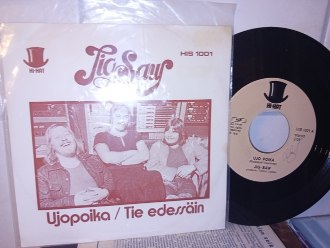 7" single Jig Saw : Ujo poika ( SIS POSTIKULU )