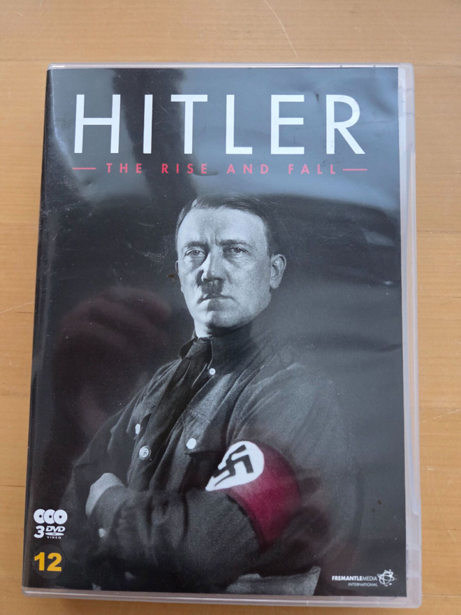 HITLER - THE RISE AND FALL . 3DVD . BBC DOKUMENTTI .