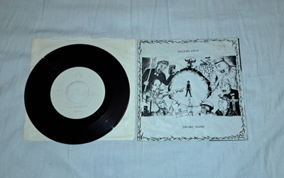 KUOLLEET KUKAT - Isoveli valvoo - 7"EP