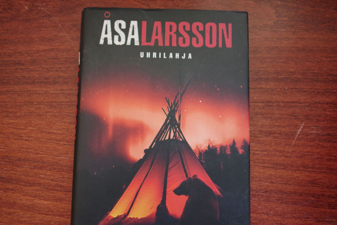 Åsa Larsson: Uhrilahja (2012)