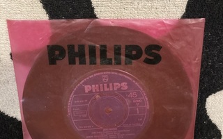 Irwin Goodman – Juhlavalssi / Mikä Laulaen Tulee, Se 7"