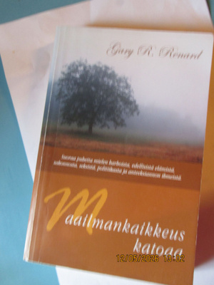 Kirja:  Maailmankaikkeus katoaa