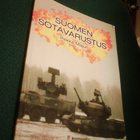 Pekka Majuri: SUOMEN SOTAVARUSTUS (1.p.1997) Sis.pk:t - pikkukuva 1