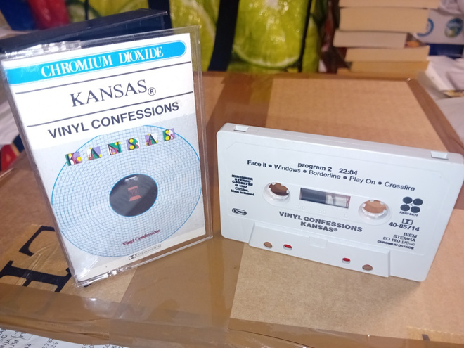 C-kasetti Kansas : Vinyl Confessions ( SIS POSTIKULU  )