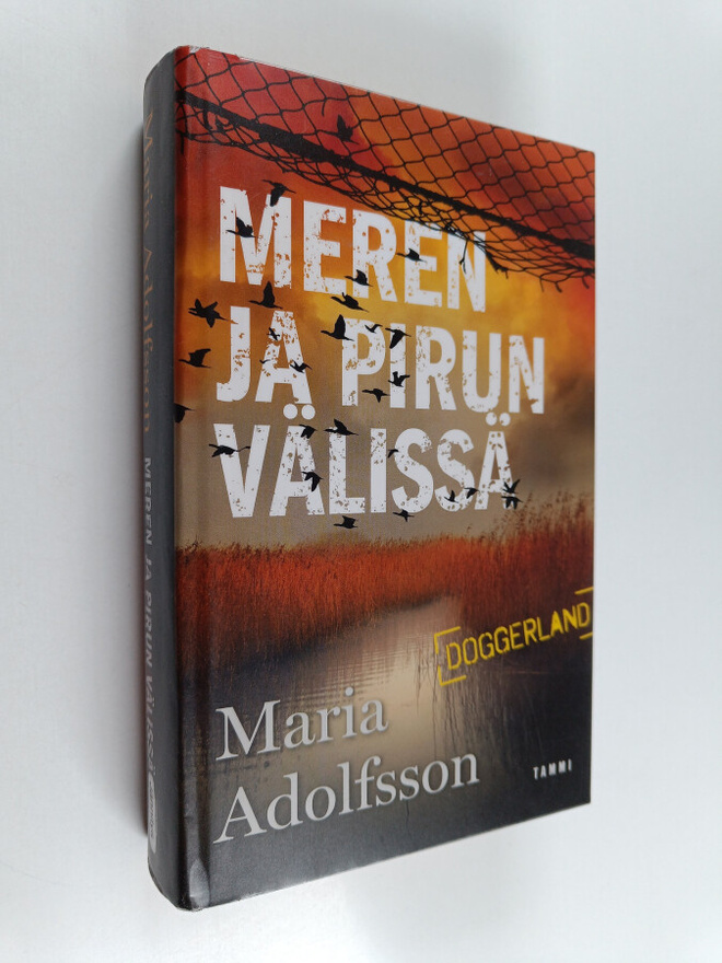 Maria Adolfsson : Meren ja pirun välissä