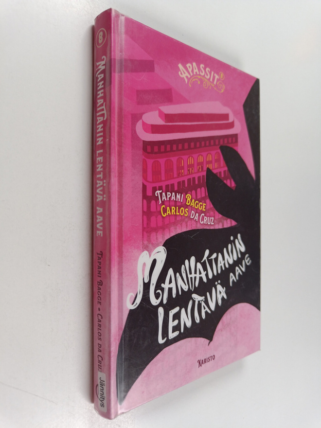Tapani Bagge ym. : Manhattanin lentävä aave