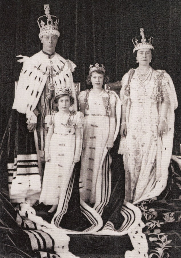 Kuningasperhe vuonna 1937 (isohko kortti)