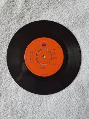 Leena Ja Tuula - Muistelo / Astridin Valssi (7" single)