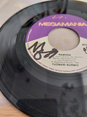 Tuomari Nurmio - Ramona (nimmarilla)
