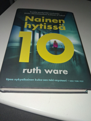 Ruth Ware - Nainen hytissä 10   kirja
