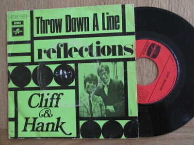 Cliff Richard and Hank Marvin throw down a line 7 ranska'69