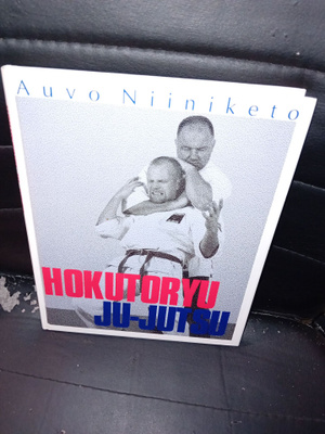 Auvo Niiniketo : Hokutoryu Ju-Jutsu ( SIS POSTIKULU )