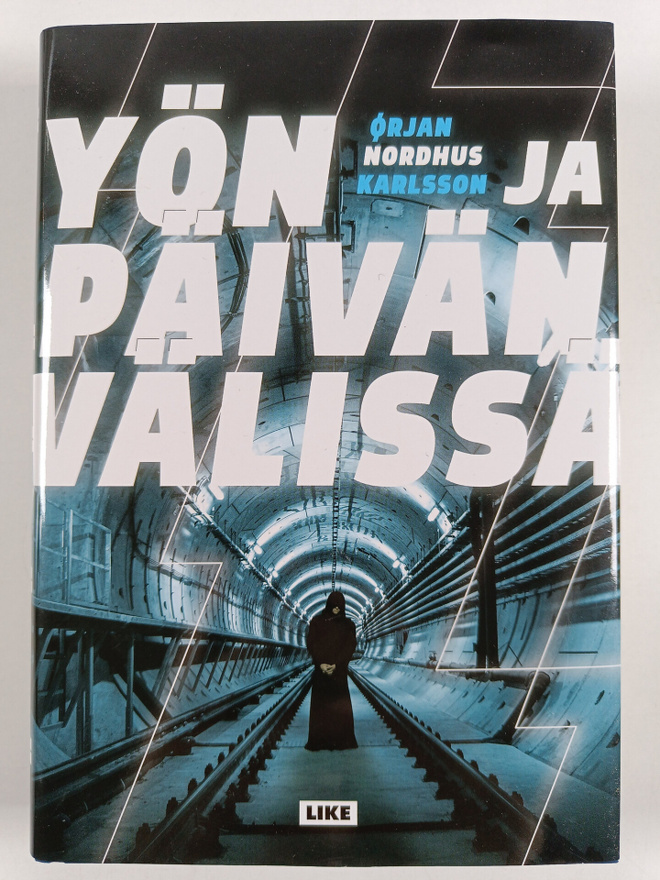 Orjan Nordhus Karlsson : Yön ja päivän välissä