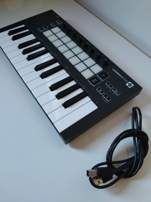 Novation Launchkey Mini MK3 (+ myyntipakkaus)