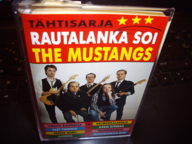 C-kasetti : The Mustangs : Rautalanka soi  ( 1991 ) Sis.pk:t