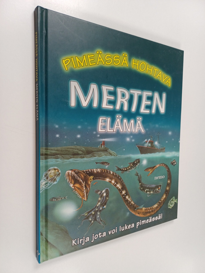 Nicholas Harris : Pimeässä hohtava merten elämä