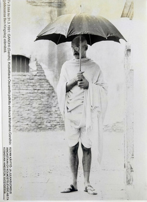 Pressikuva: Gandhi (Ben Kingsley)