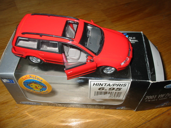 Welly 1/43 Passat Variant -01 orkkisboksi, ei ihan mint