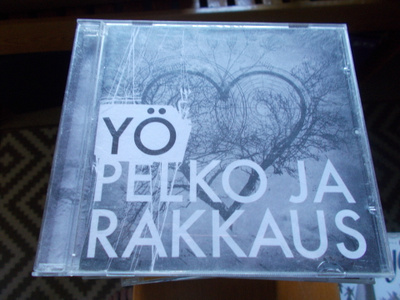CD YÖ ** PELKO JA RAKKAUS **