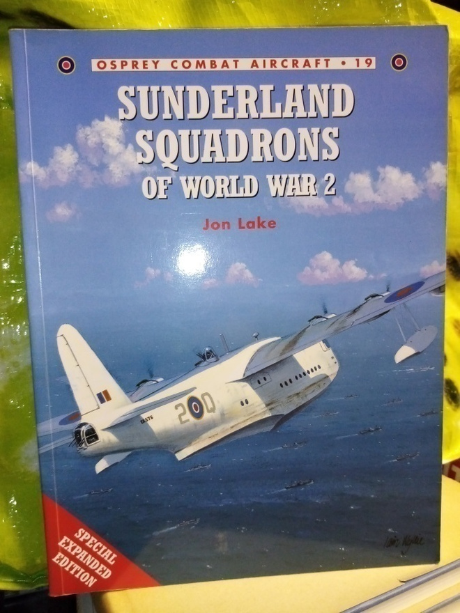Lake :  Sunderland Squadrons of WORLD WAR II ( SIS POSTIKULU