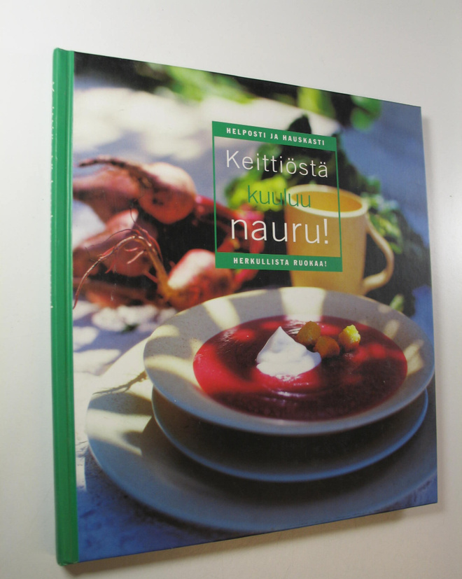 Uura (toim.) Hagberg : Keittiöstä kuuluu nauru!