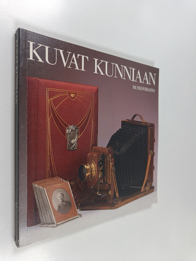 Sirkku Dölle : Kuvat kunniaan