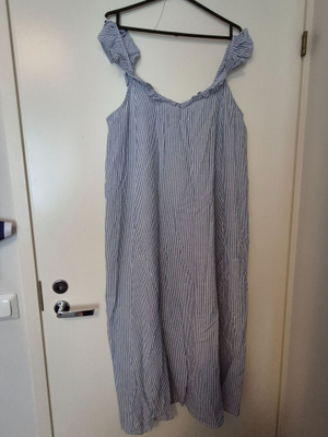 Sinivalkoraidallinen mekko, koko XL (#3390)