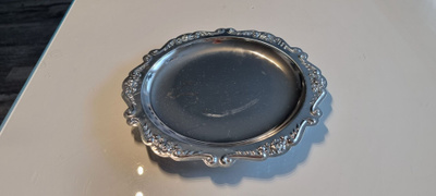 Tarjotin,halkaisija 21 cm.