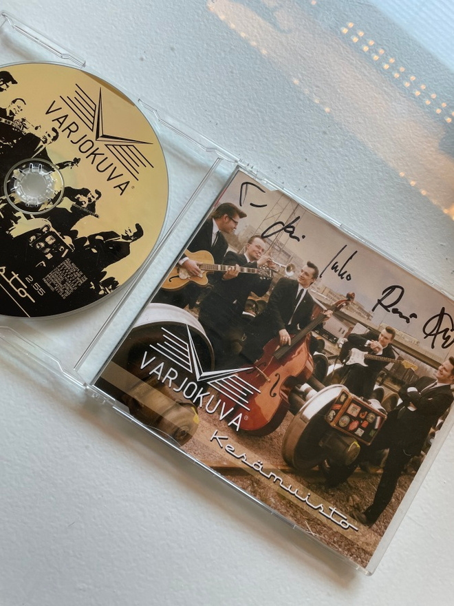 Varjokuva . Kesämuisto nimmarit CDS single