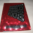 Guinness World Records 2008 Pimeässä hohtavia sivuja! - pikkukuva 1