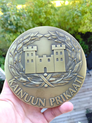 Kainuun Prikaatin pronssinen pöytämitali