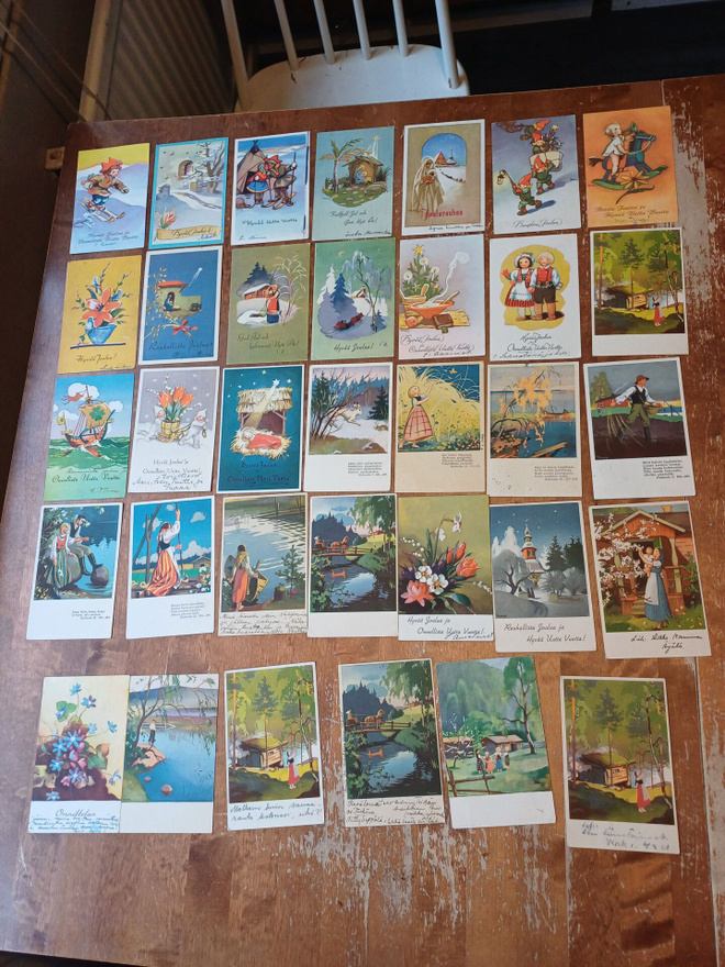 34 Martta Wendelin postikorttia.