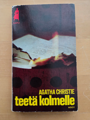 AGATHA CHRISTIE . TEETÄ KOLMELLE . NID .