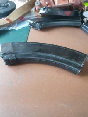 AK-47 Lipas, sileäposkinen, varhaisempi malli.