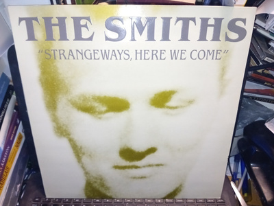 LP The Smiths : Strangeways here we come ( SIS POSTIKULU