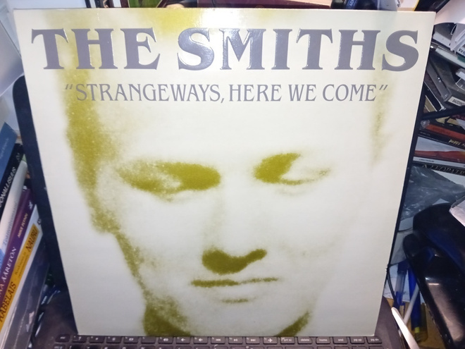 LP The Smiths  : Strangeways here we come ( SIS POSTIKULU