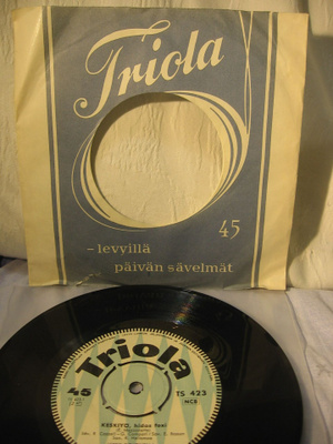 Seppo Pirhonen/Ritva Simuna: Keskiyö/ En lähde pois 7"