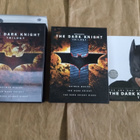 The Dark Knight Trilogy sekä kirja (DVD) (6 levyä) - pikkukuva 1