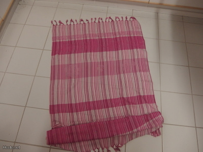 Kaunis huivi , pinkin ja vaaleanpunaisen eri sävyjä
