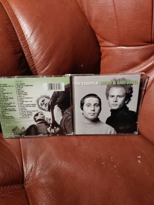 SIMON & GARFUNKEL -the essential 2cd.